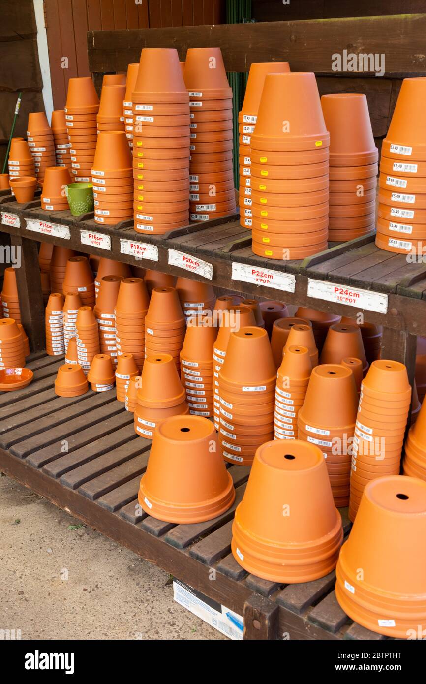 Terracotta plant pots hi-res stock photography and images - Alamy