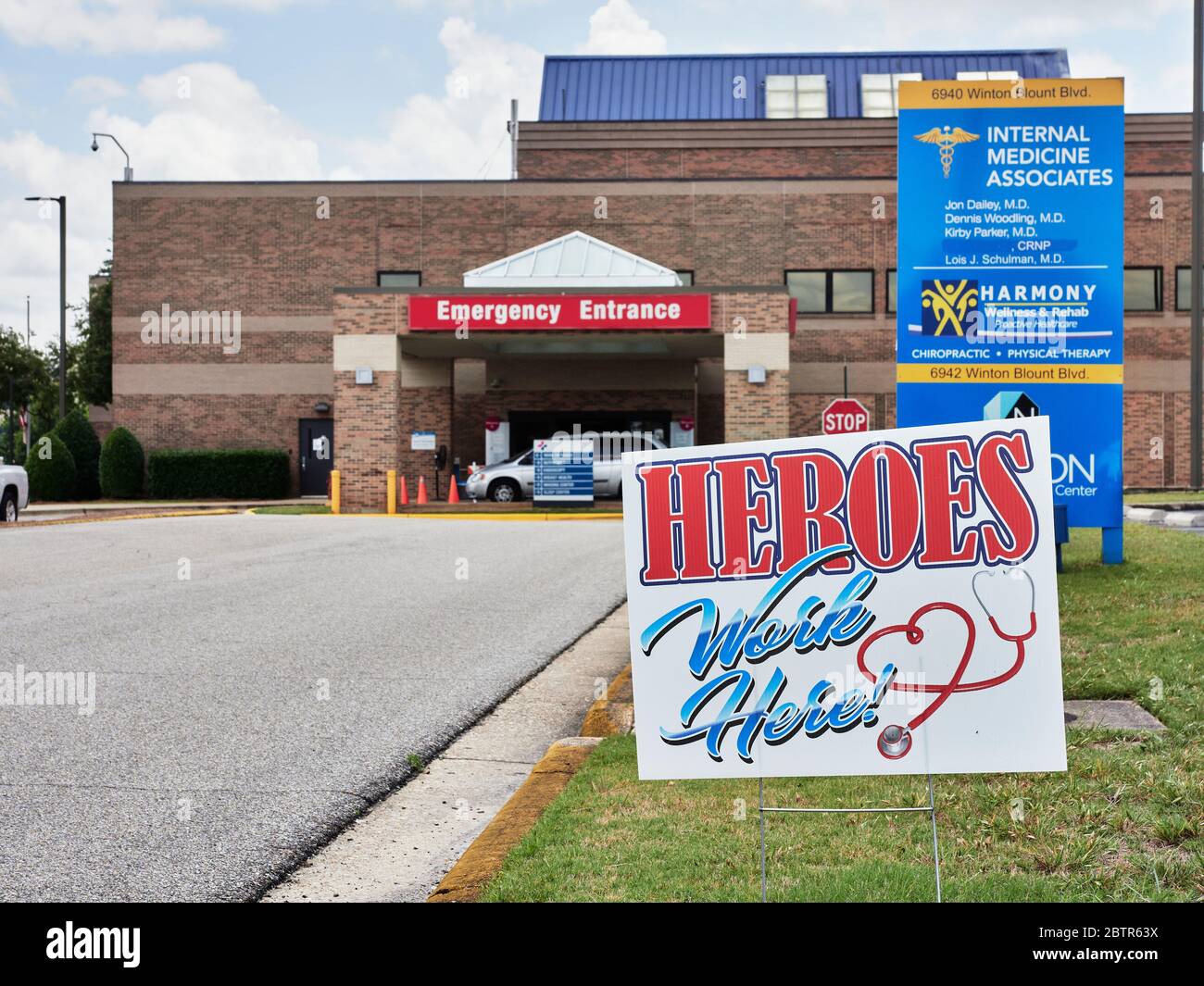 Health care workers heroes sign posted near emergency entrance to a hospital in Montgomery Alabama, USA. Stock Photo