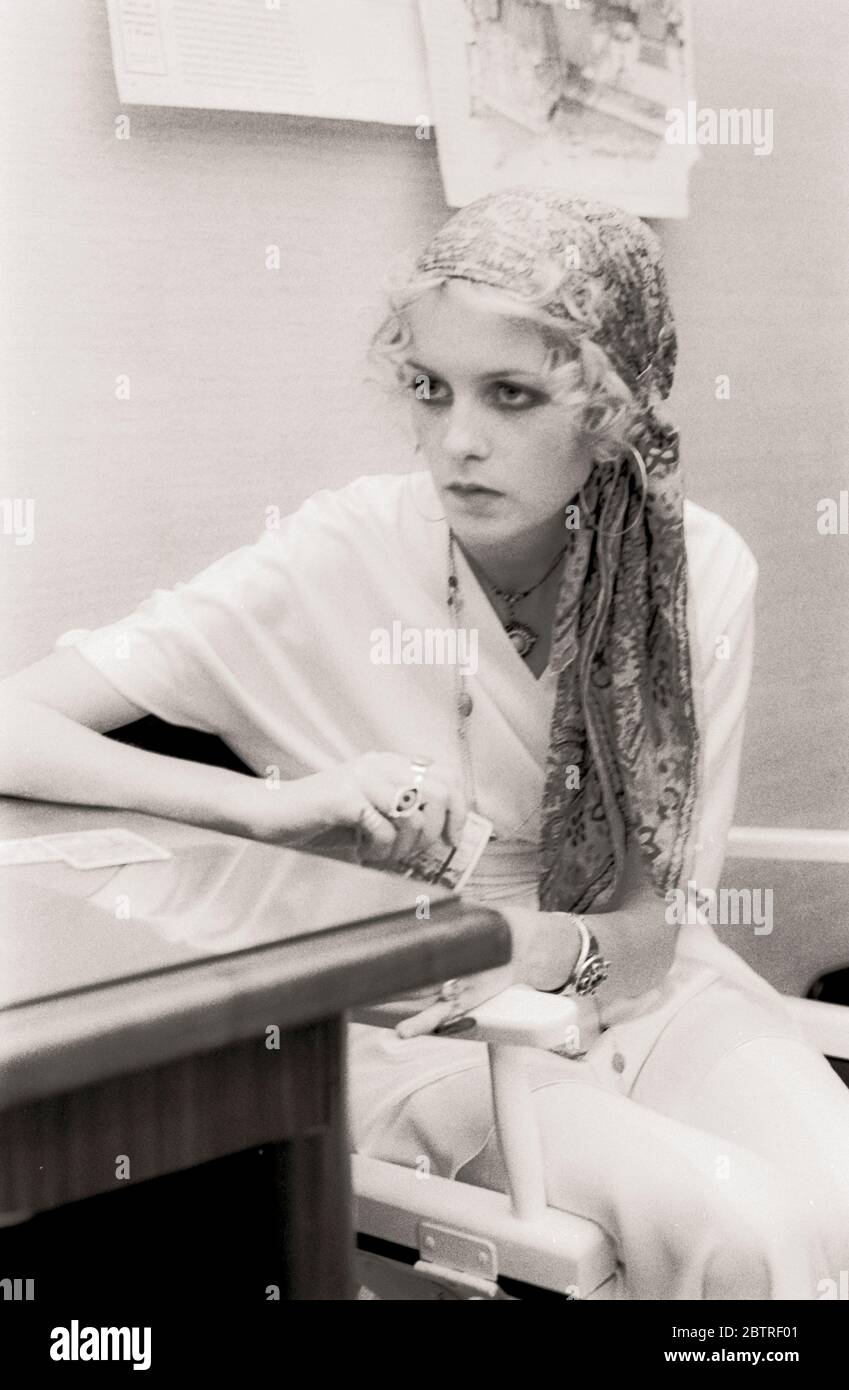 Twiggy dame lesley lawson hi-res stock photography and images - Alamy