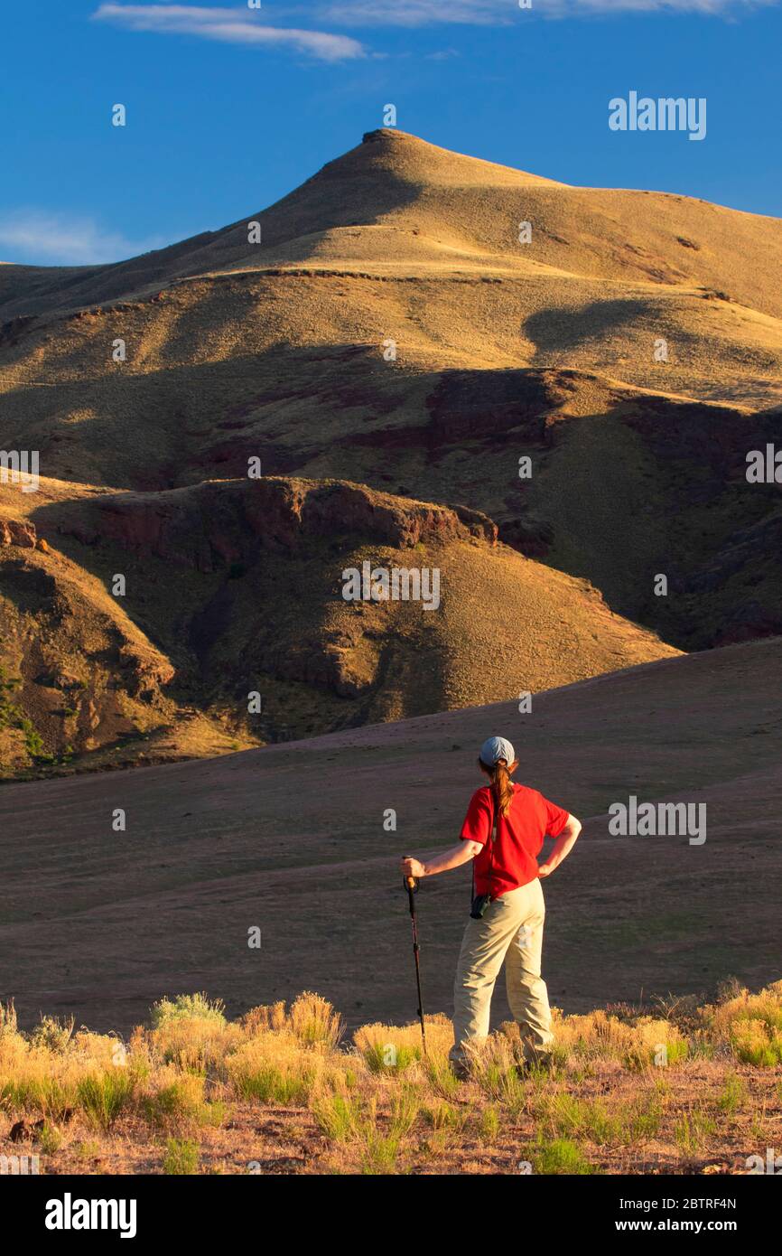 Hiking in Lower Owyhee River canyon, Owyhee River Below the Dam Area of