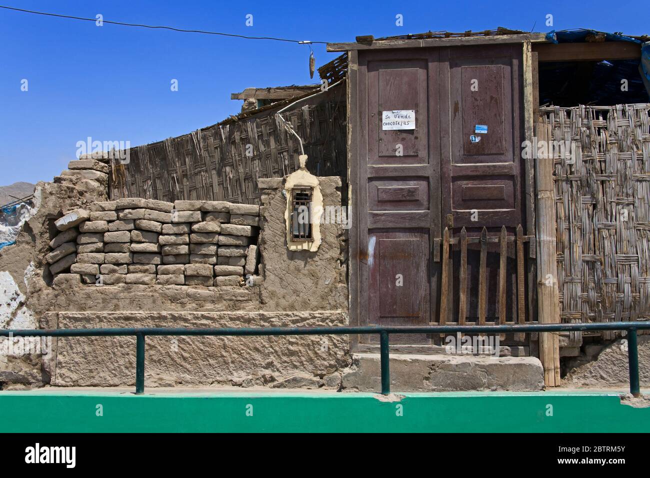 Earthquake damaged house hi-res stock photography and images - Alamy