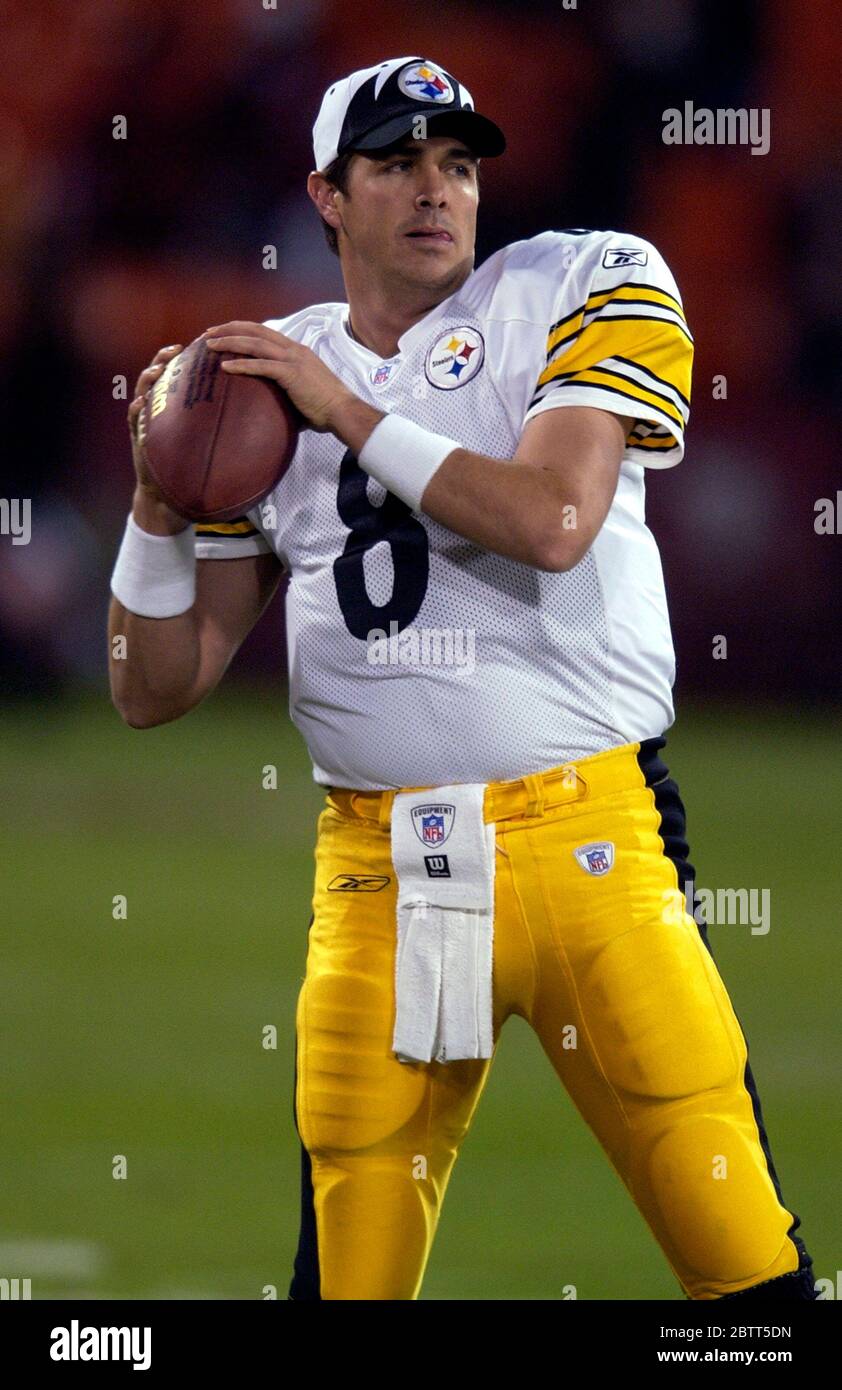 San Francisco, United States. 17th Nov, 2003. Pittsburgh Steelers  quarterback Tommy Maddox against the San Francisco 49ers.The 49ers defeated  the Steelers, 30-14, at 3COM Park in San Francisco on Monday, Nov. 17,