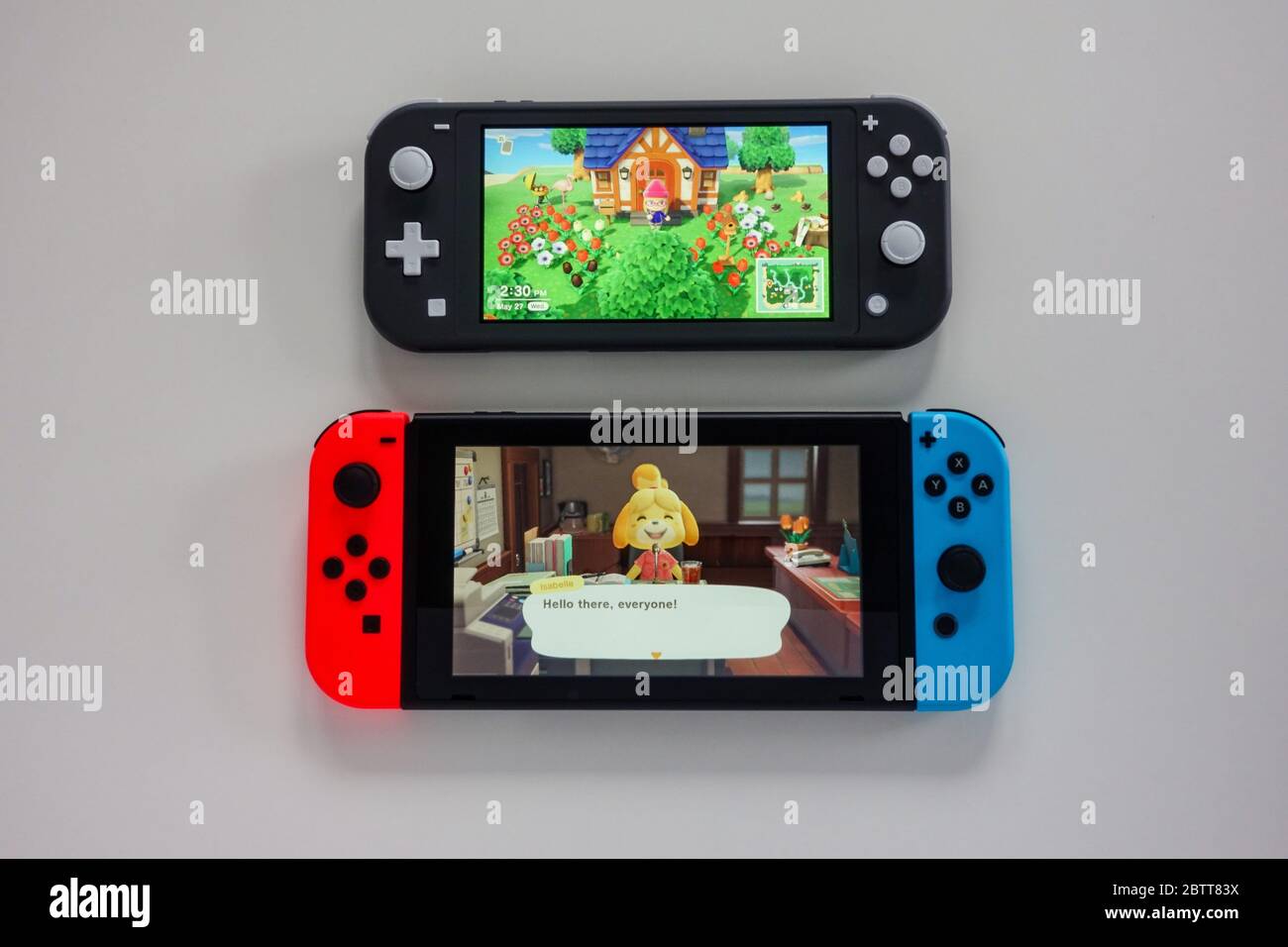 Orlando,FL/USA -5/27/20: A multiplayer Nintendo Switch and single player  Nintendo Switch Lite gaming consoles side by side Stock Photo - Alamy