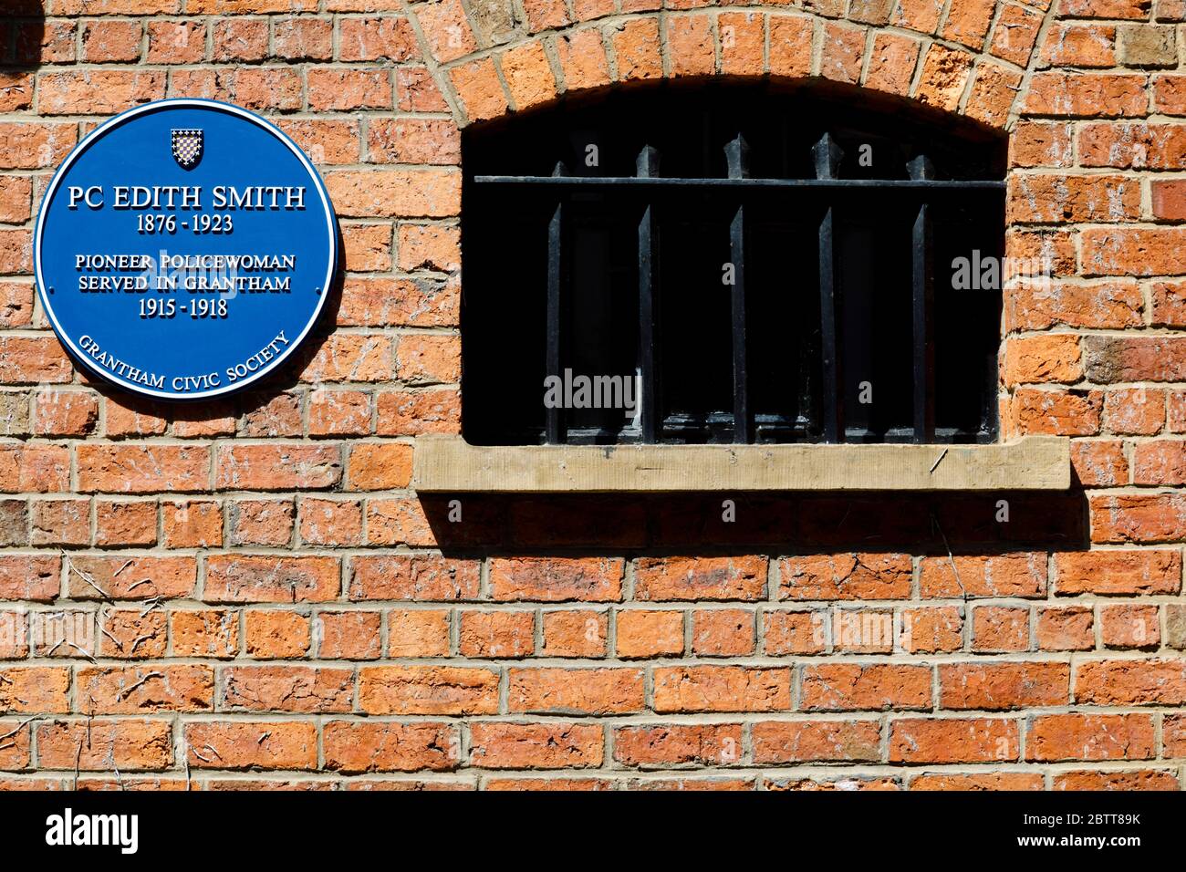 Blue plaque to Edith Smith, The first British policewoman. The Guildhall Arts Centre, St peters Hill, Grantham, Lincolnshire, England. May 2020 Stock Photo