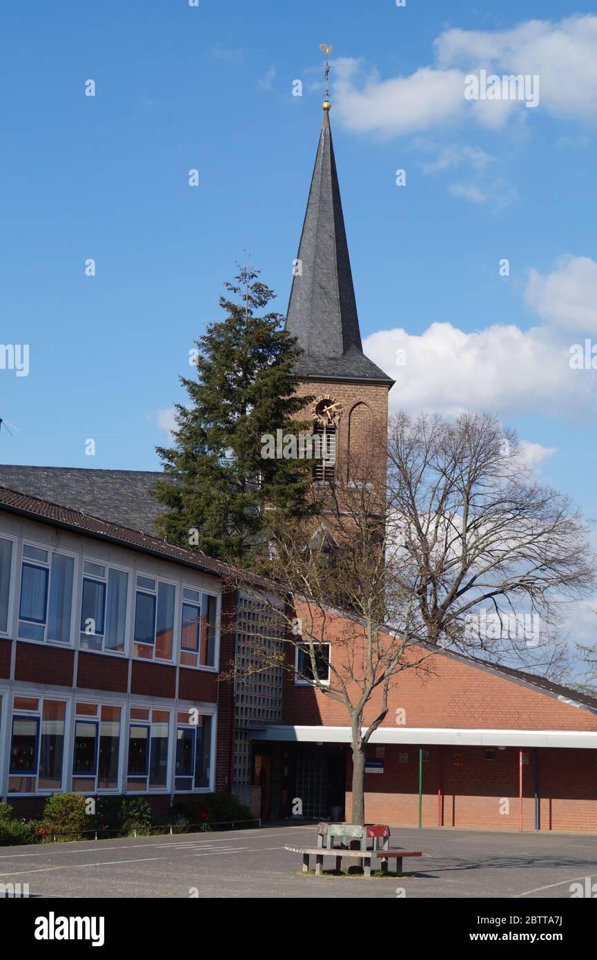 Grundschule und Kirche in Stotzheim Stock Photo