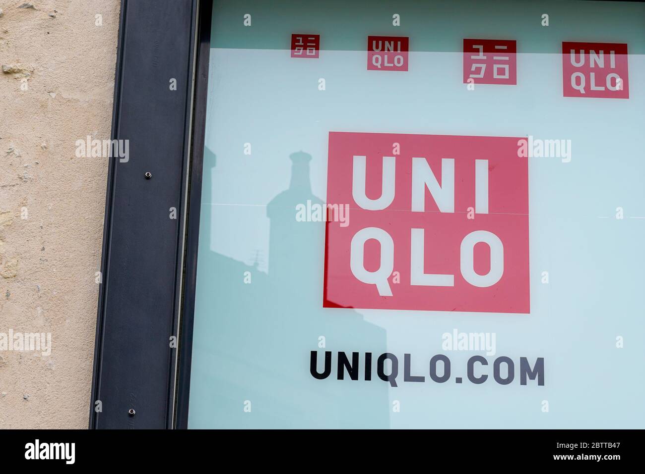Bordeaux , Aquitaine / France - 05 05 2020 : uniqlo shop brand logo and  sign on the store Stock Photo - Alamy