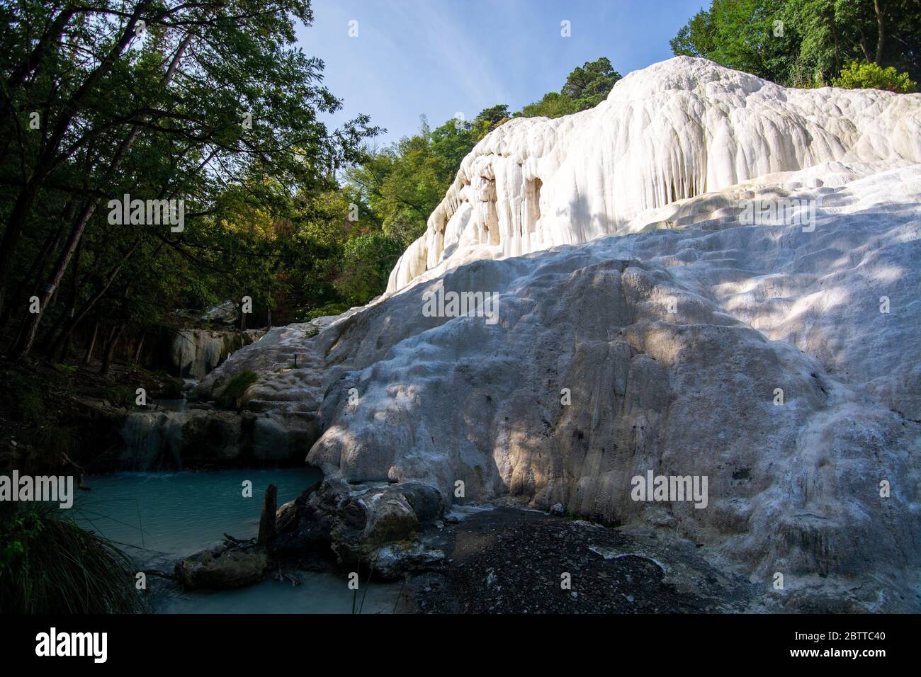 Bagni San Filippo ist ein Ortsteil von Castiglione d’Orcia in der Provinz Siena, Region Toskana
