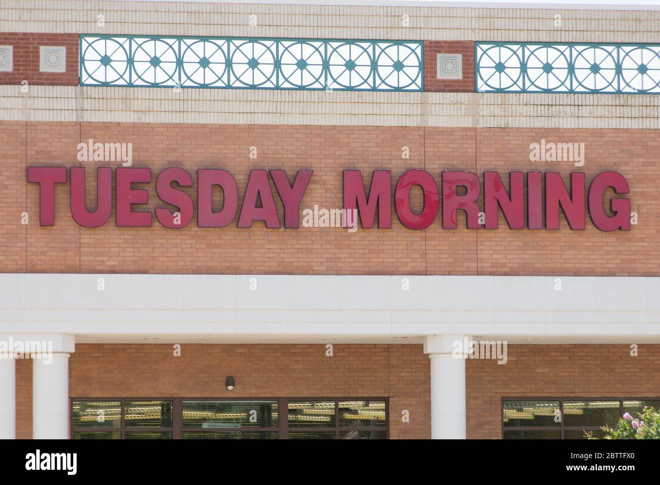 Dallas, USA. 27th May, 2020. Photo taken on May 27, 2020 shows the logo of a Tuesday Morning store in Plano of Texas, the United States. U.S. off-price retailer Tuesday Morning has filed for bankruptcy protection amid the COVID-19 pandemic, the company said Wednesday. Credit: Dan Tian/Xinhua/Alamy Live News Stock Photo