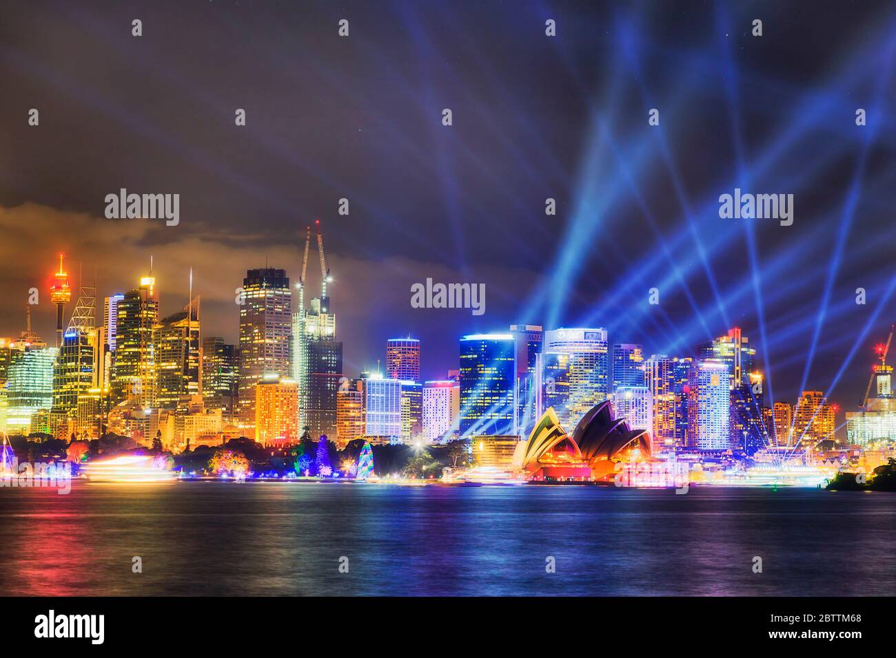 Dark city skyline hires stock photography and images Alamy