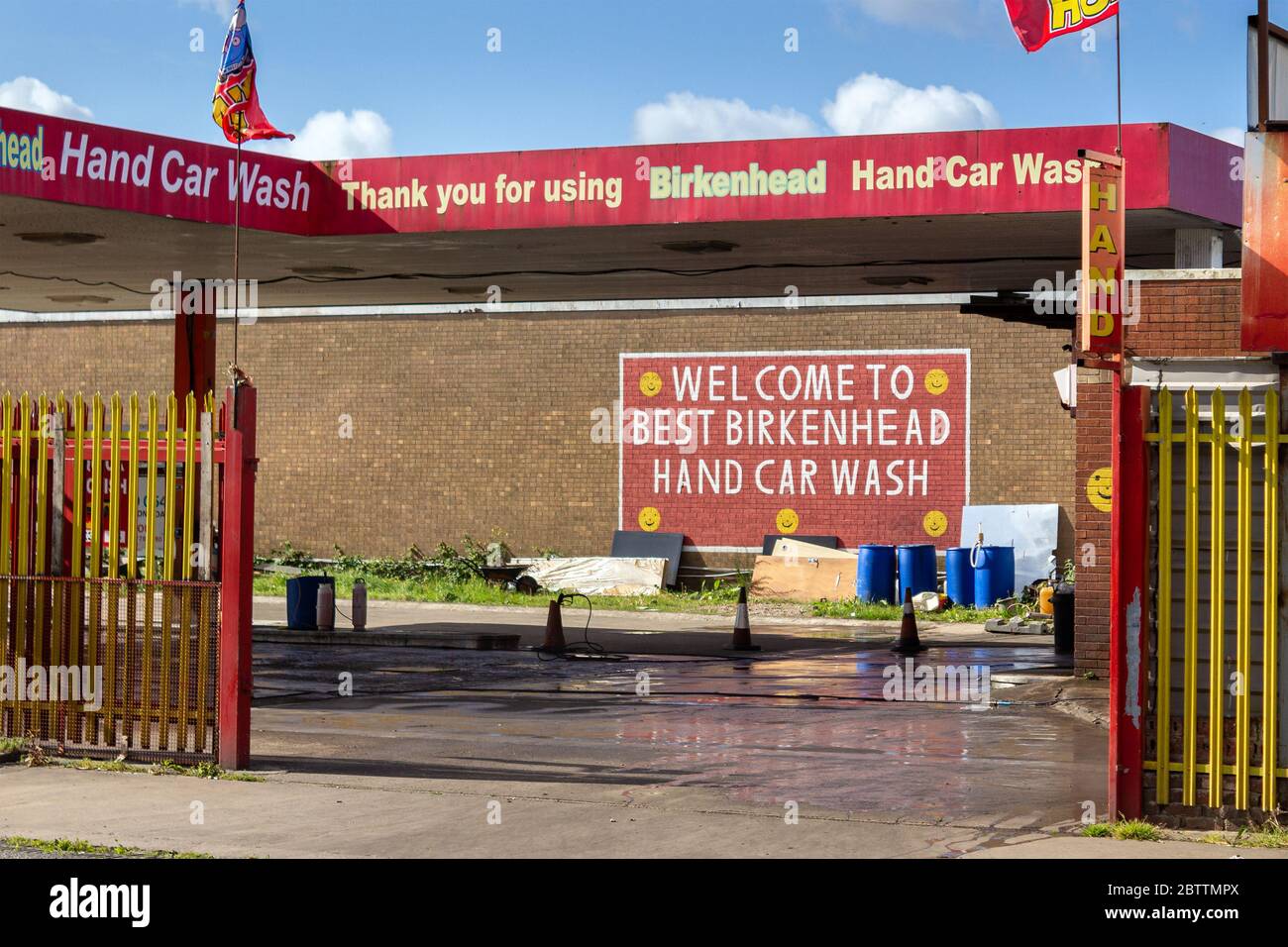 Birkenhead Car Wash, Cleveland Street, Birkenhead. Entrance / exit to hand car wash cleaning service. Stock Photo