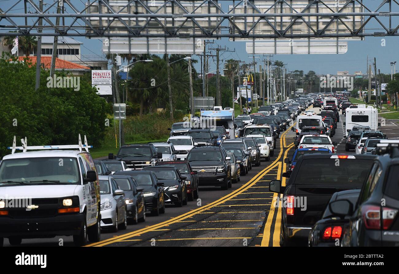 May 27, 2020 - Cape Canaveral, Florida, United States - Traffic from spectators is backed up for miles after the scheduled launch of a SpaceX Falcon 9 rocket from the Kennedy Space Center with the Crew Dragon spacecraft was delayed due to weather on May 27, 2020 in Cape Canaveral, Florida. The historic planned launch of NASA astronauts Doug Hurley and Bob Behnken to the International Space Station was rescheduled to May 30 and will be the first manned mission from American soil since 2011. (Paul Hennessy/Alamy) Stock Photo
