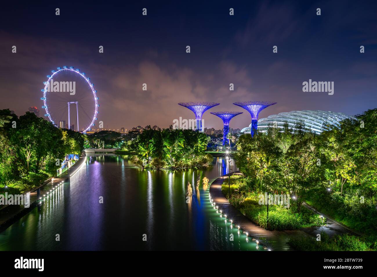 Singapore flyer ferris wheel hi-res stock photography and images - Alamy