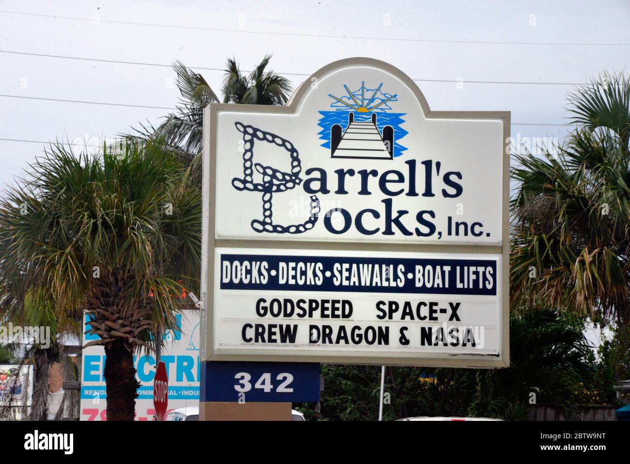 Kennedy Space Center, Florida, USA. May 27, 2020. With huge crowds out on the beaches, waterways and roads the SpaceX Falcon 9 DEMO-2 launch was scrubbed due to weather. This was the first manned space flight mission from U.S. soil since 2011. Photo Credit: Julian Leek/Alamy Live News Stock Photo