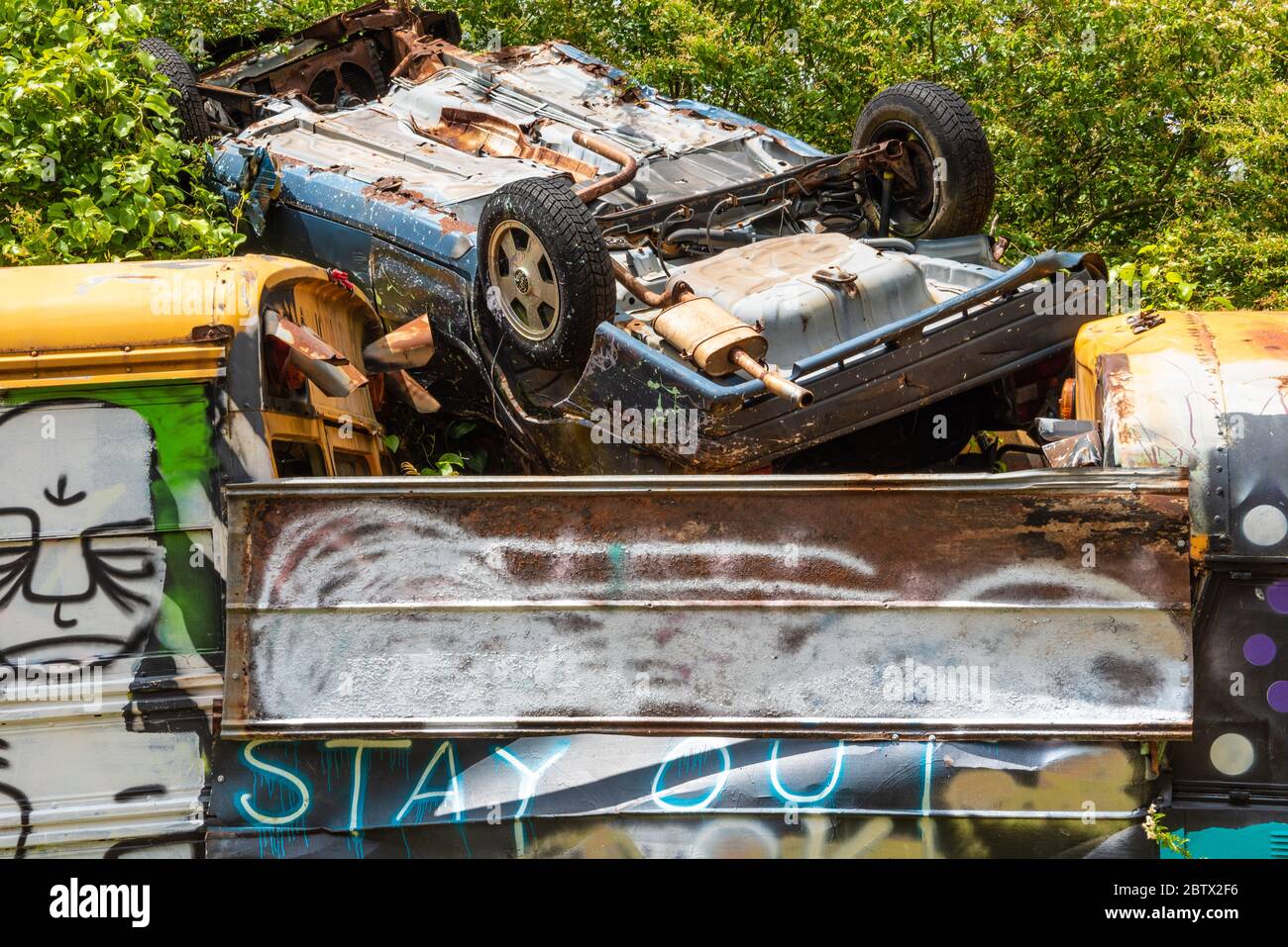 Retired vehicles lounging around at the School Bus Graveyard in Alto, Georgia. (USA) Stock Photo