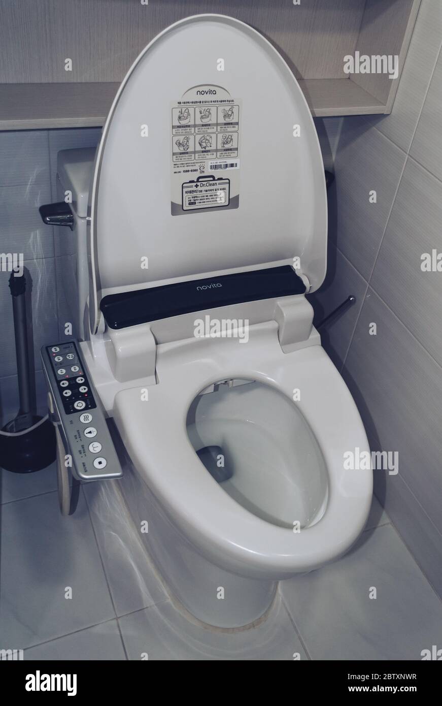 Toilet seat up red bathroom hires stock photography and images Alamy