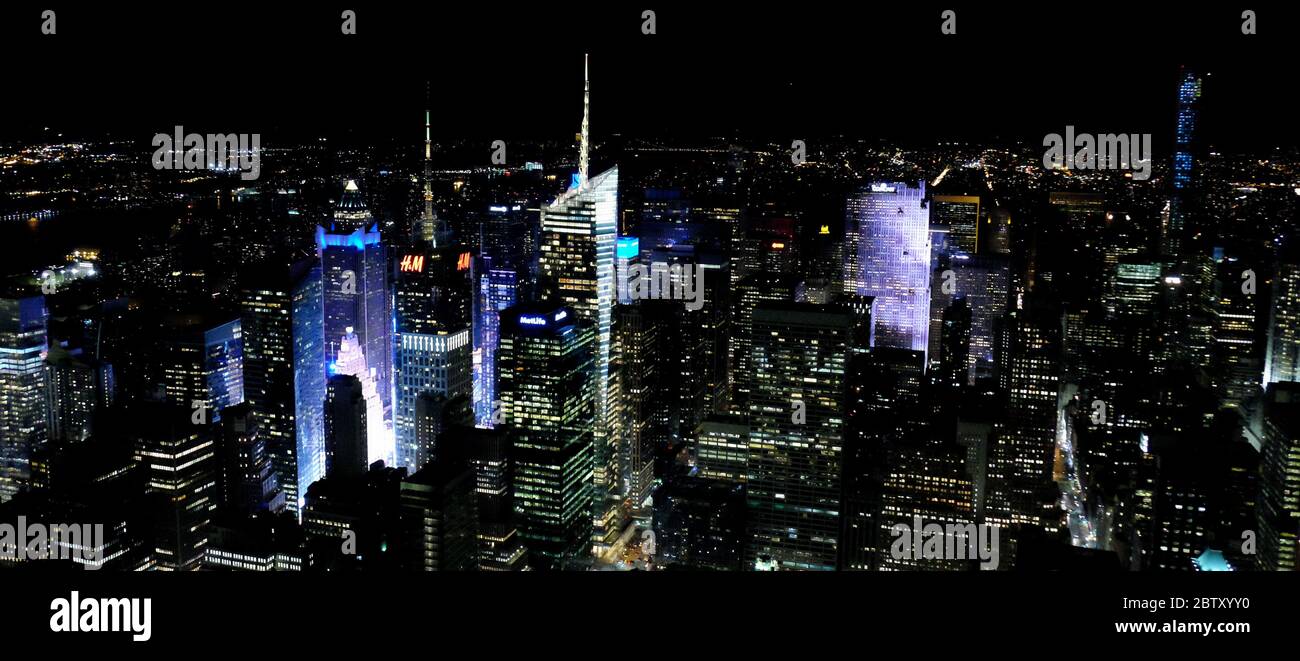Nighttime Skyline Of Manhattan New York City Ny Usa Stock Photo Alamy