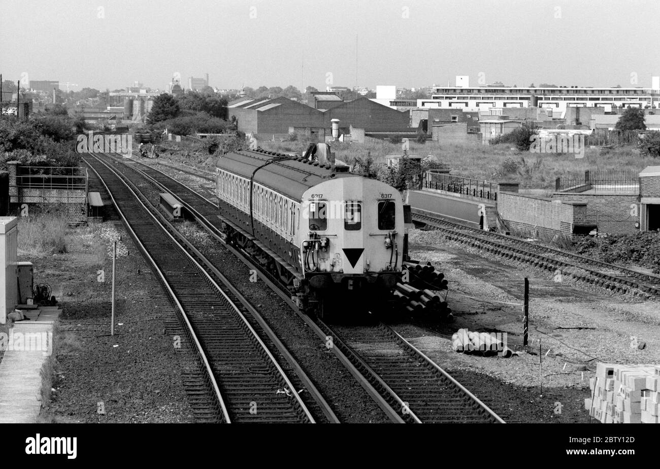 Class 416/3 electric multiple unit No. 6317 approaching Caledonian Road and Barnsbury station with a Richmond to North Woolwich service, London, UK. 8th September 1986. Stock Photo