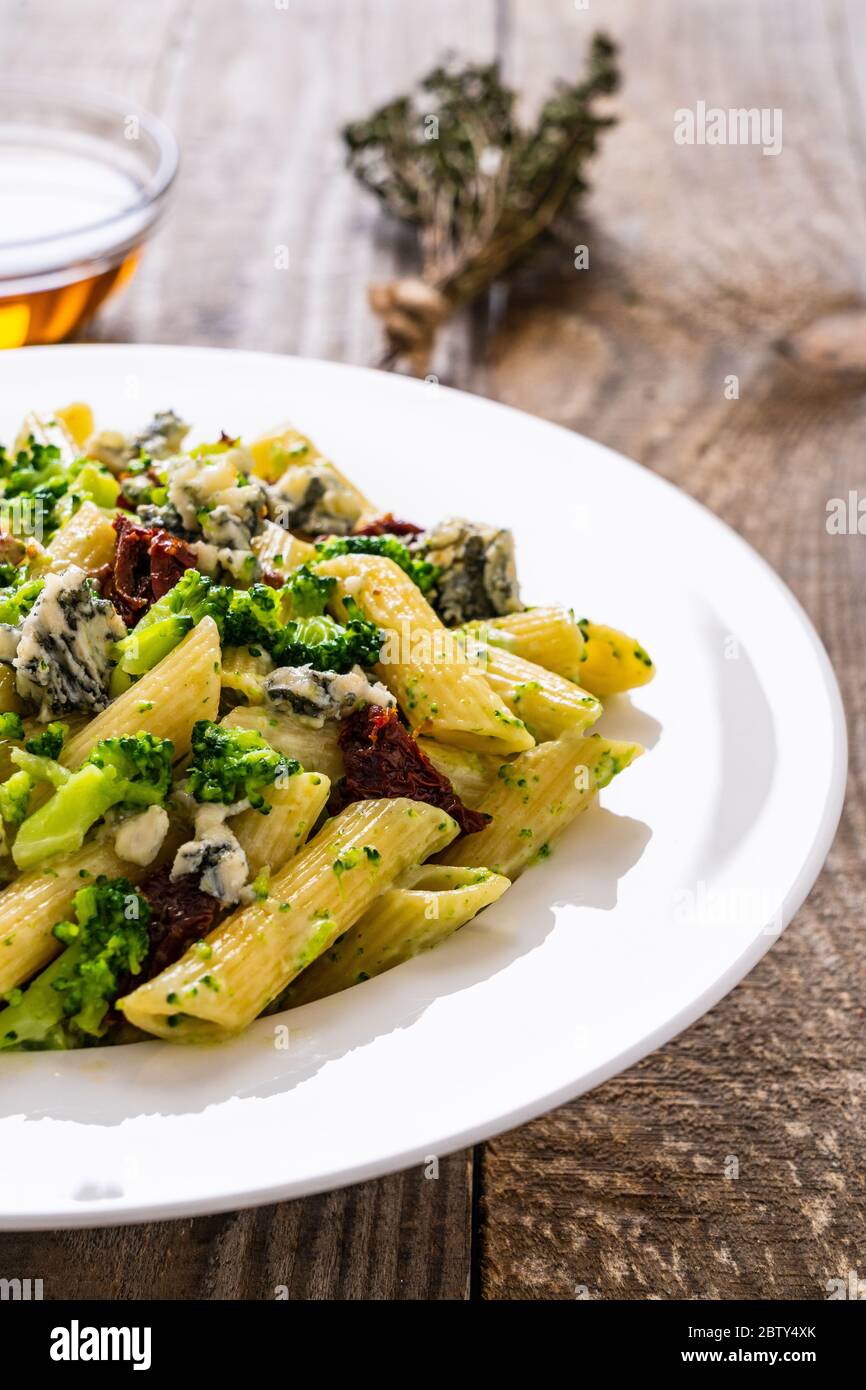Penne with dried tomatoes and broccoli Stock Photo Alamy