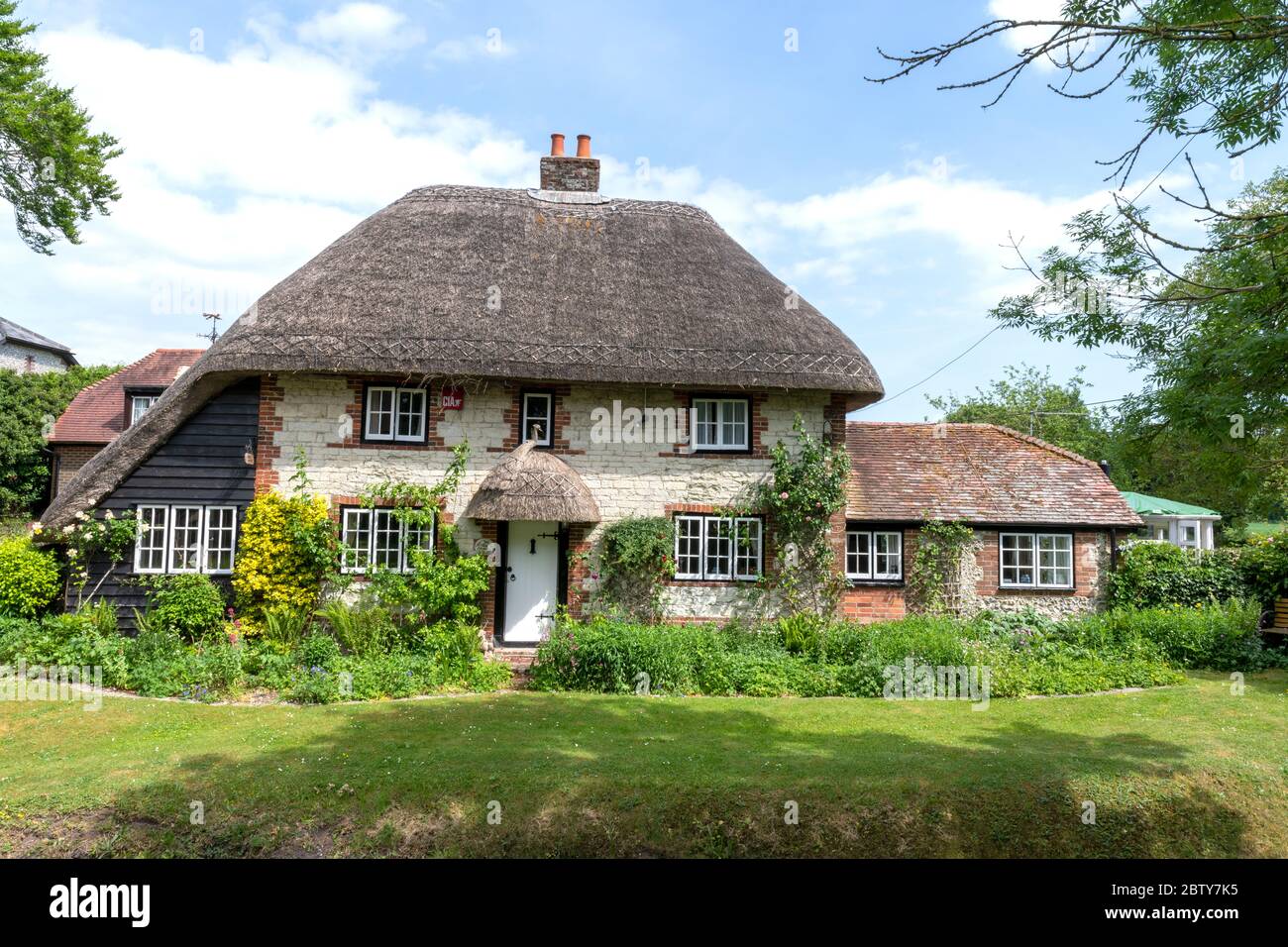 Picture postcard thatched cottage at South Lane, Chalton, Hampshire, England, UK Stock Photo