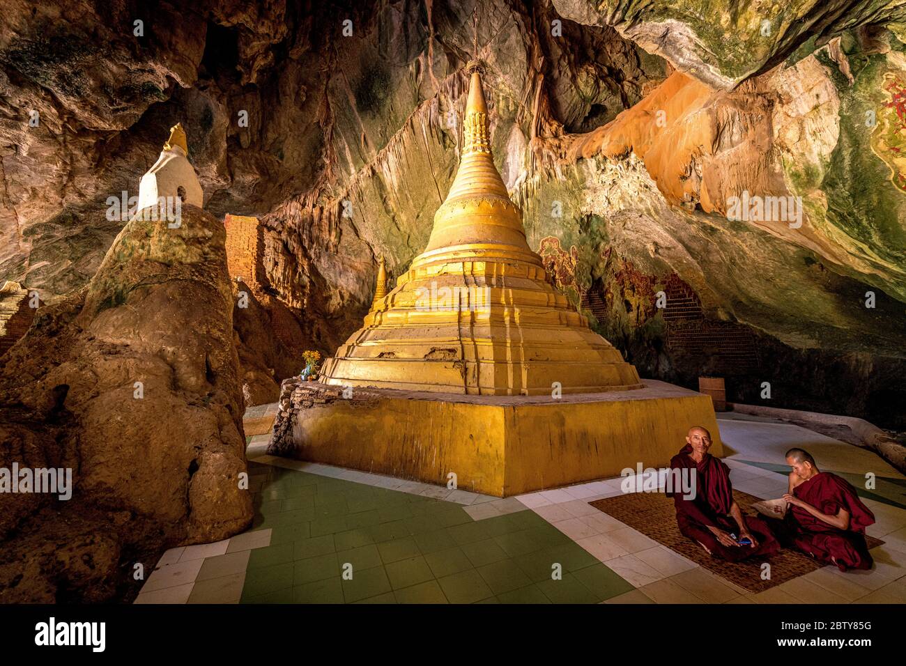 Cave filled with buddhas, Yathaypyan Cave, Hpa-An, Kayin state, Myanmar (Burma), Asia Stock Photo