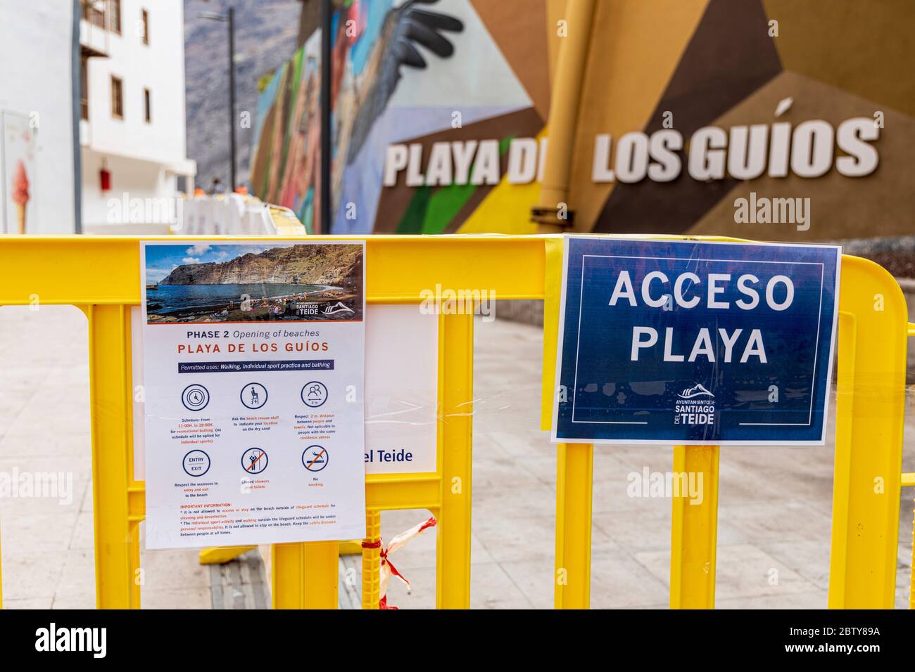 Playa de los Guios, Los Gigantes, Santiago del Teide, Tenerife, Canary Islands, Spain. 28 May 2020. Controlled access for users of the beach during Phase two of de-escalation of the Covid 19, coronavirus state of emergency. Stock Photo