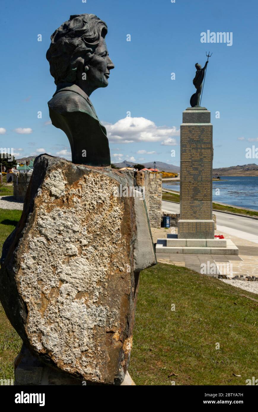 Bronze of Margaret Thatcher beside the 1982 Liberation Monument in Stanley, Falkland Islands, South America Stock Photo