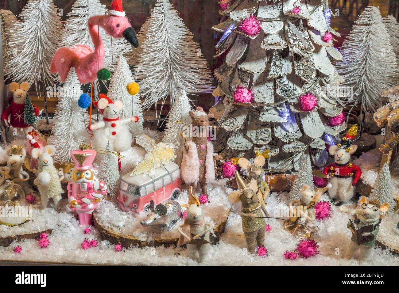 Christmas Decorations And Ornaments On The Market In Vienna For Sale On Christmas Fair In Western Europe Vienna Austria Colored Xmas Globes Balls Stock Photo Alamy