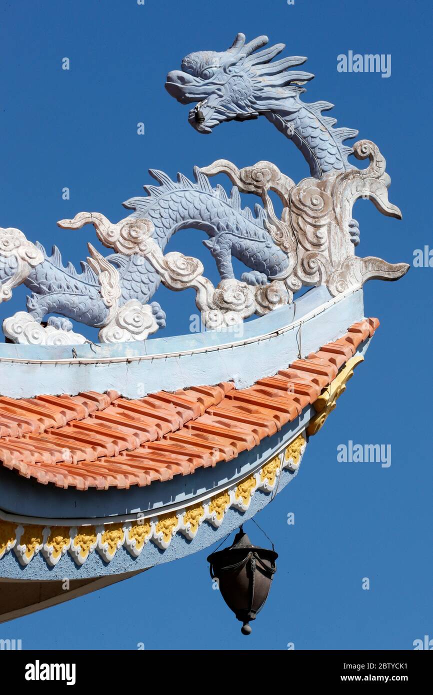 Asian temple dragon roof, Huynh Dao Buddhist temple, Chau Doc, Vietnam, Indochina, Southeast Asia, Asia Stock Photo