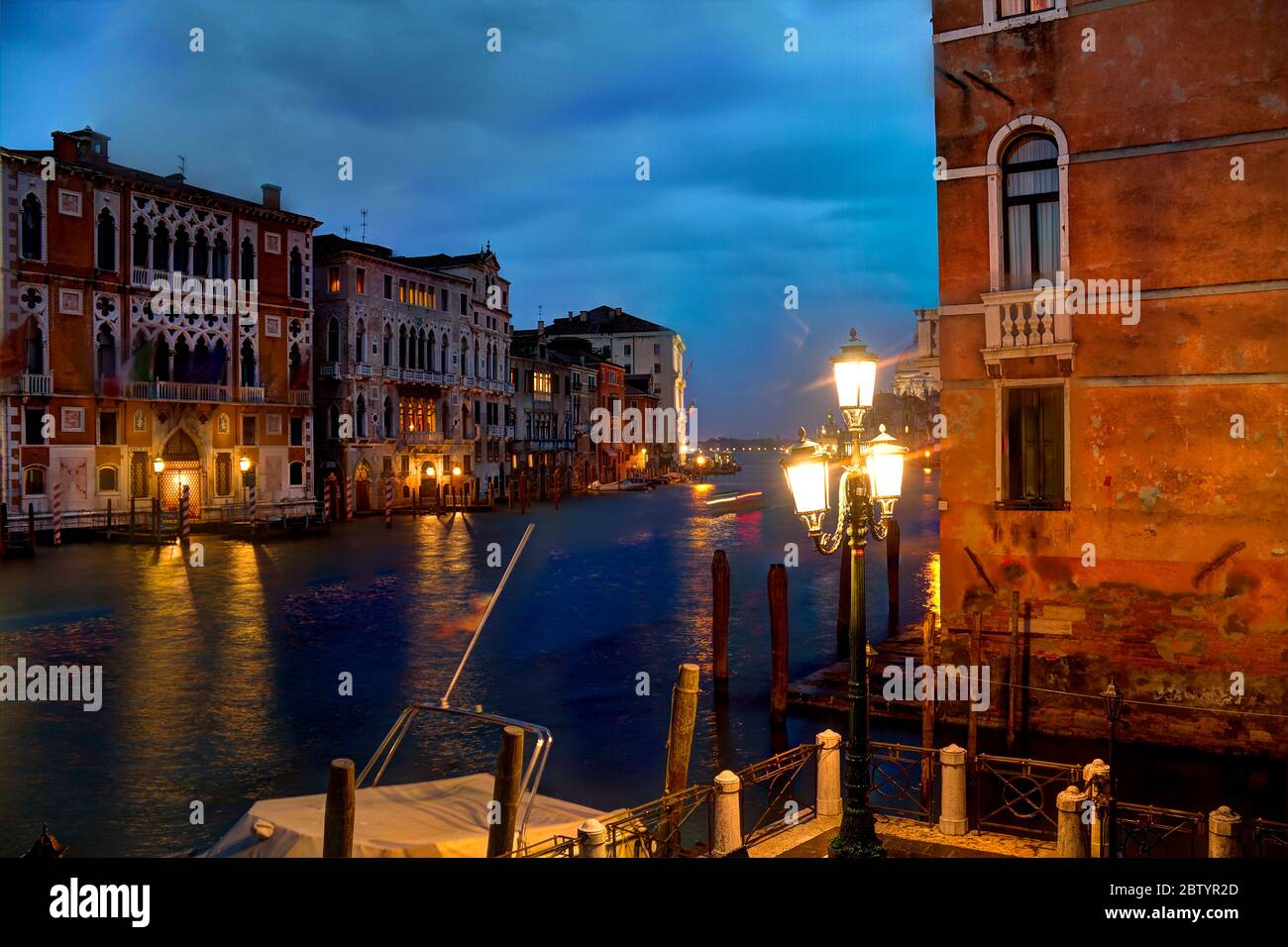 Sunset reflections on grand canal hi-res stock photography and images ...