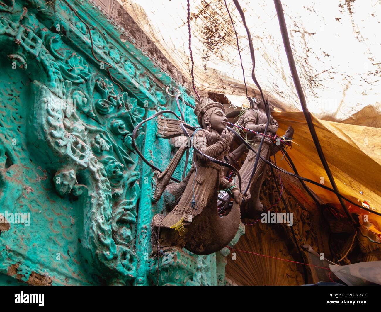 Old ancient indian carved door hi-res stock photography and images - Alamy