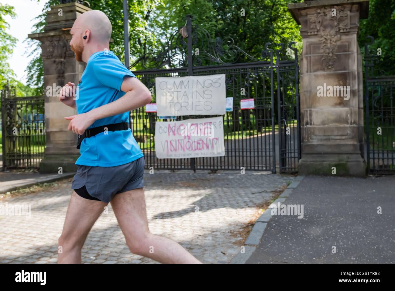 Glasgow, Scotland, UK. 28th May, 2020. Signs fixed to the entrance gates of Queen's Park referring to Dominic Cummings who is the Chief Adviser to the UK Prime Minister Boris Johnson. The signs say Cummings Stains Tories, Cough? Fever? Visit Durham, One Rule For Them One Rule For Us and No One Is Innocent. Credit: Skully/Alamy Live News Stock Photo