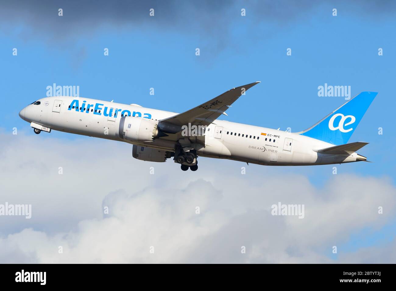 Air Europa Boeing 787-8 Dreamliner taking off from Madrid