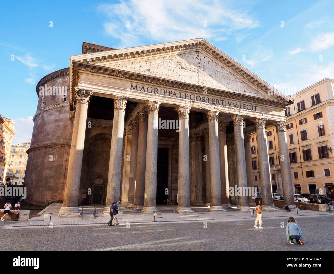 Pantheon in piazza della Rotonda - Rome, Italy Stock Photo - Alamy