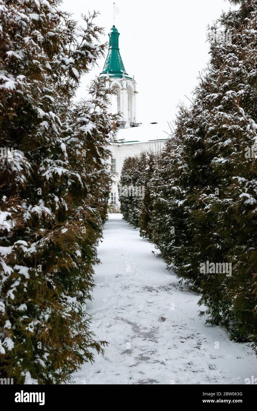 Yaroslavl region, Rostov the Great, Russia January 5, 2014: Spaso-Yakovlevsky monastery. Alley to the ciliated corps of the monastery. Stock Photo