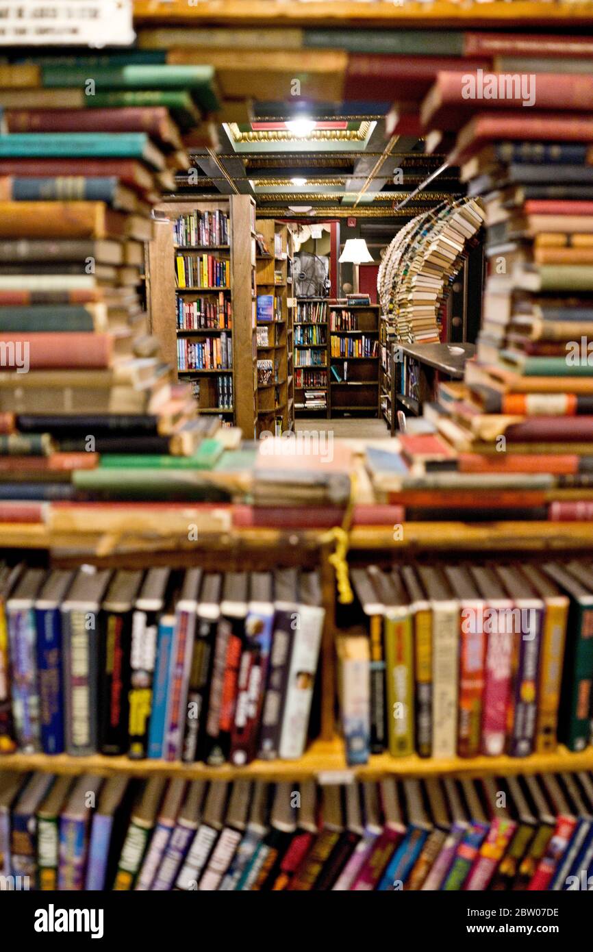 Bookstore circle hi-res stock photography and images - Alamy