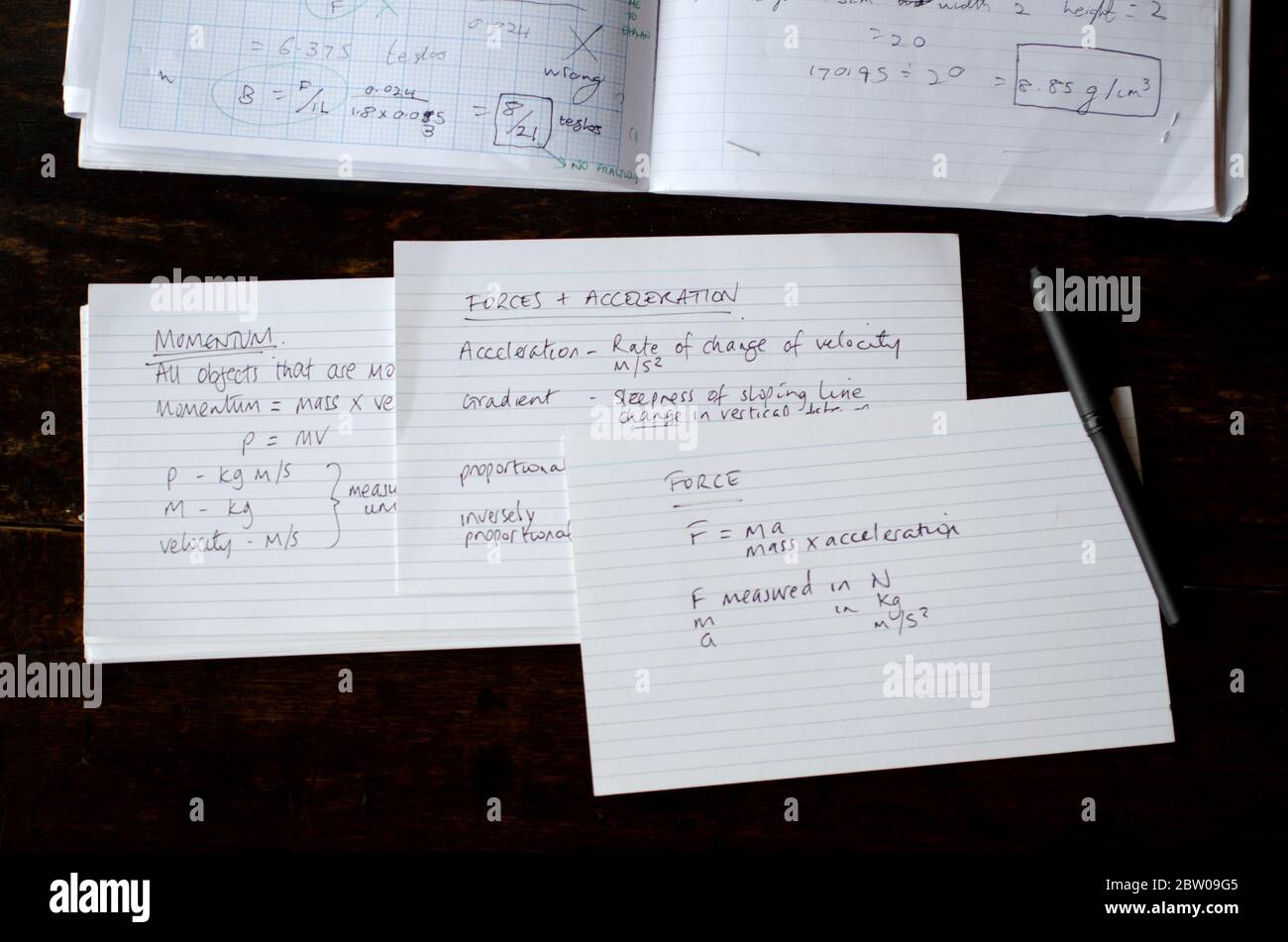 GCSE physics revision with flash cards and exercise book Stock Photo
