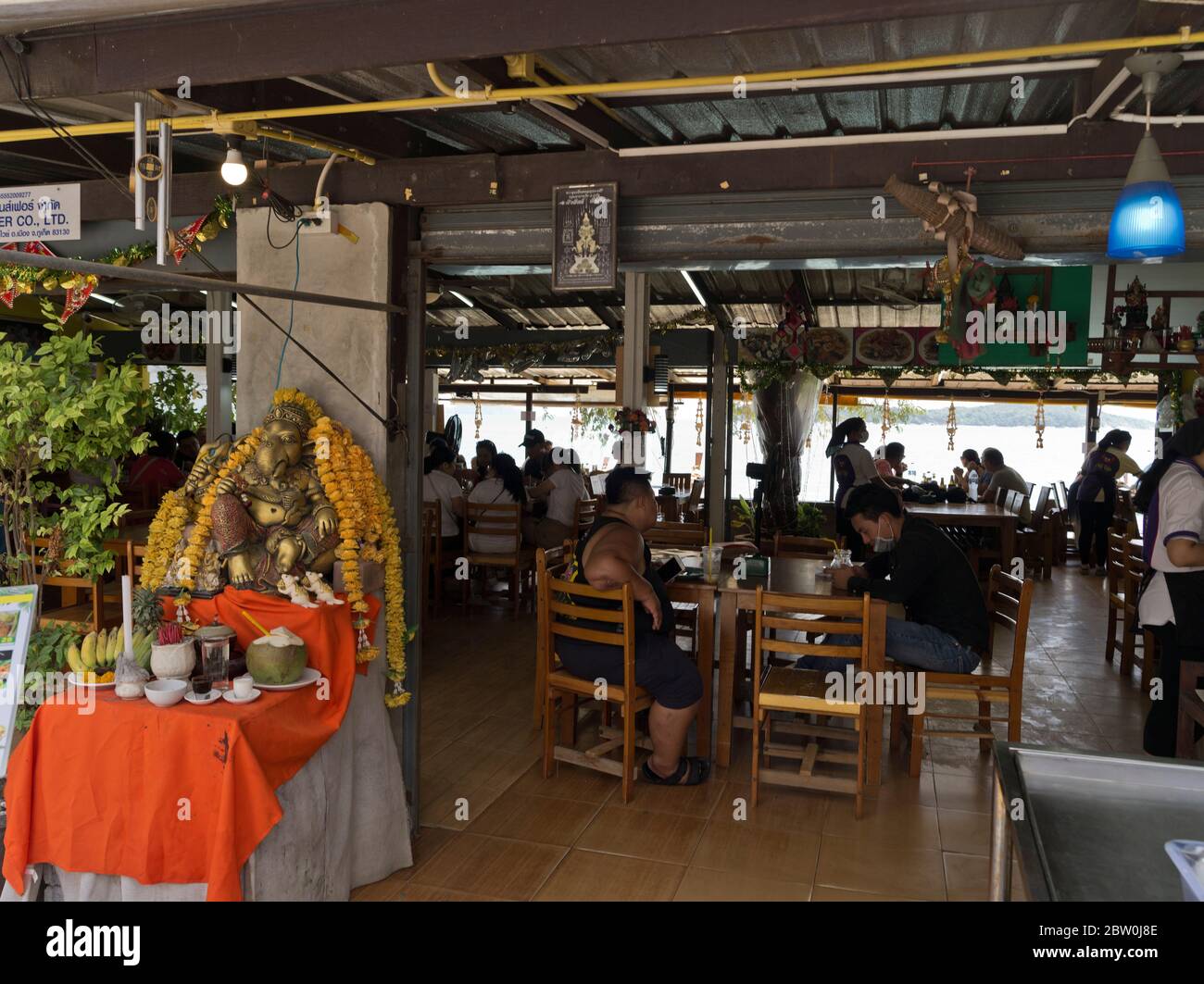 dh Rawai Seafood Restaurants PHUKET THAILAND Thai people in restaurant cafe Stock Photo