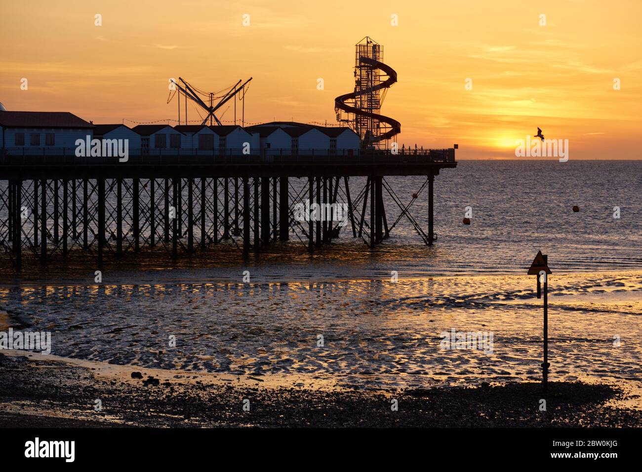 Herne Bay, Kent, UK. 28th May 2020: UK Weather. Sunset at Herne Bay pier at the end of a bright sunny day with a cool NE breeze. The next few days are set to have the same weather. Credit: Alan Payton/Alamy Live News Stock Photo