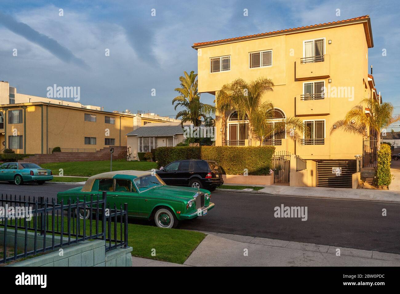 Multiunit residential building in Los Angeles Stock Photo Alamy