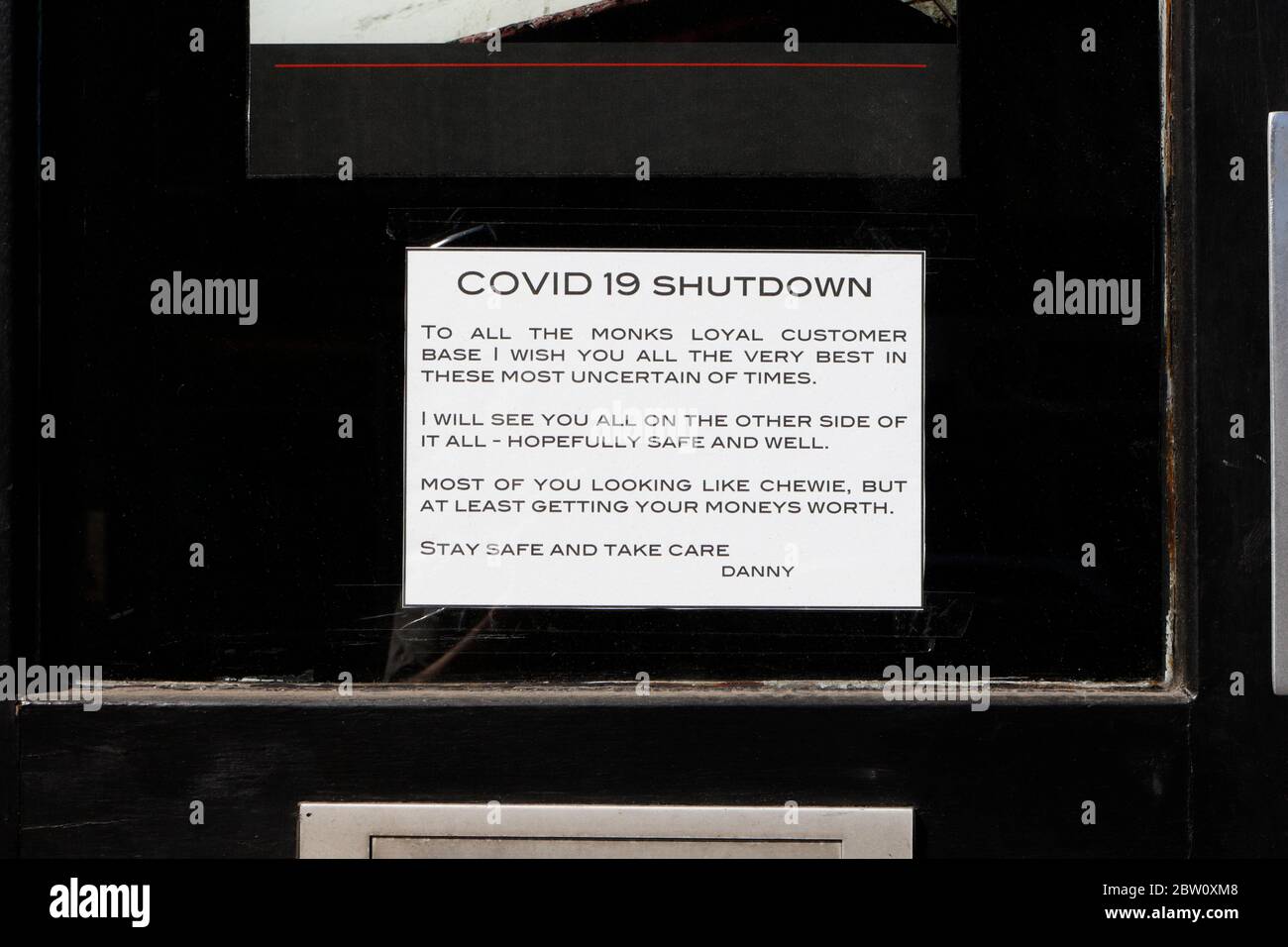 Shop closed due to lockdown, message on shop window, Sheffield, England ...