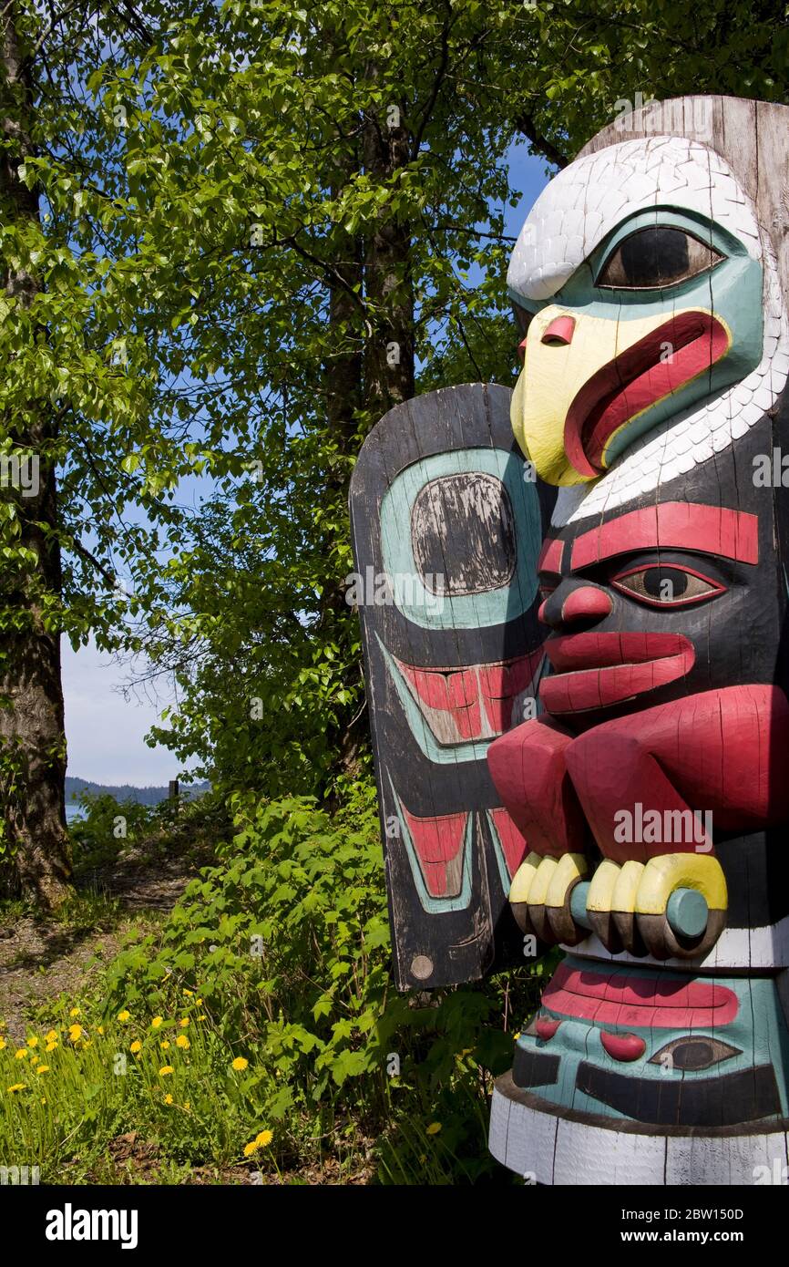 Tlingit totem pole glacier hi-res stock photography and images - Alamy