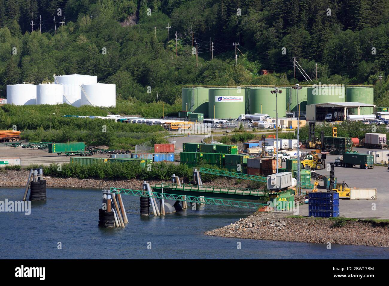 Fuel oil storage tanks hires stock photography and images Alamy