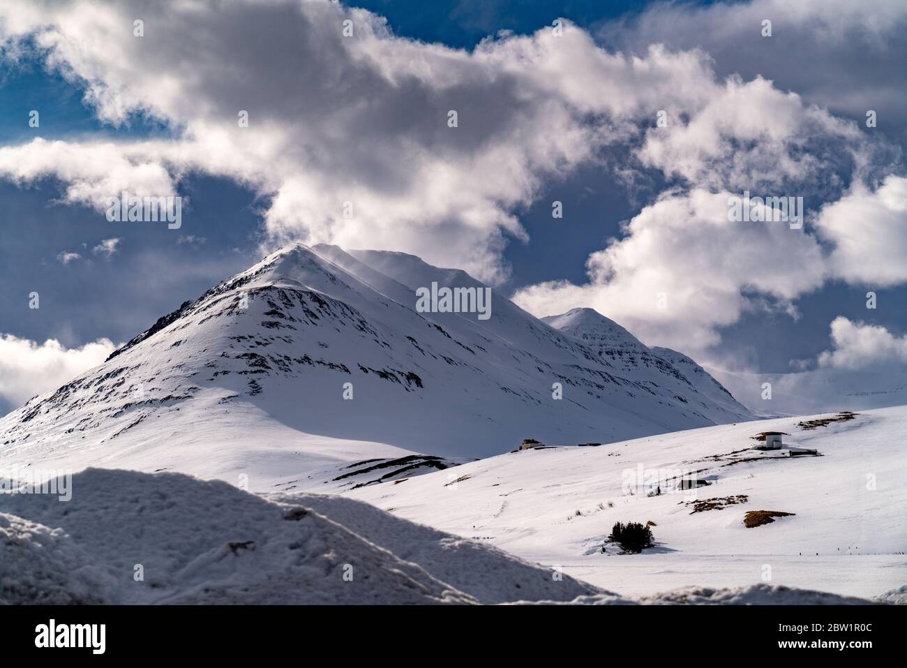 Tall mountain hi-res stock photography and images - Alamy