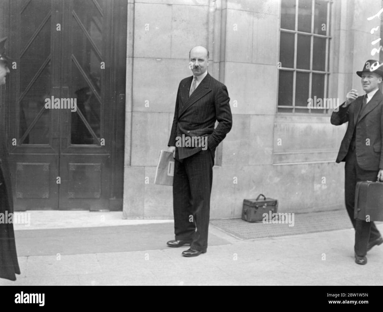 Bbc broadcasting 1930s hires stock photography and images Alamy
