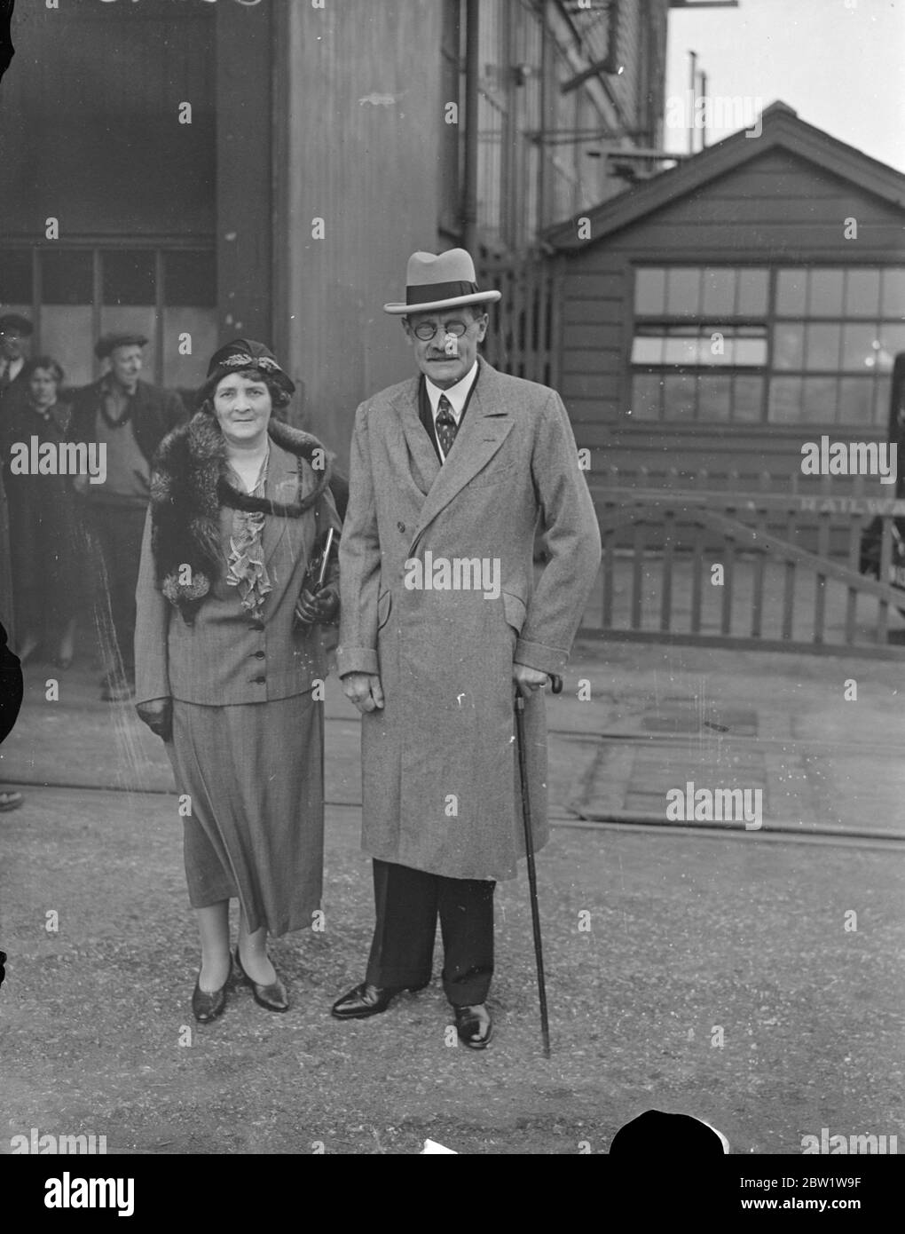 Earl of Clarendon , retiring Governor General , home from South Africa