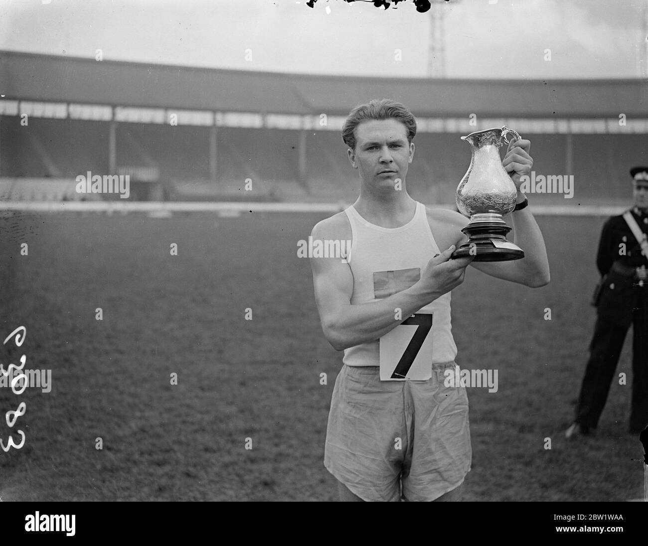 Swedish champion sets new World record in seven miles walk at White