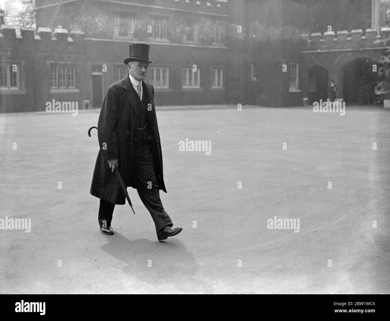 Lord Wigram [Clive Wigram] at St James's Palace luncheon. There were many distinguished guests at the luncheon held at St James's Palace to mark the publication of the Official Souvenir Coronation Programme. The Duchess of Gloucester presided. Photo shows: Lord Wigram arriving for the luncheon. 27 April 1937 Stock Photo