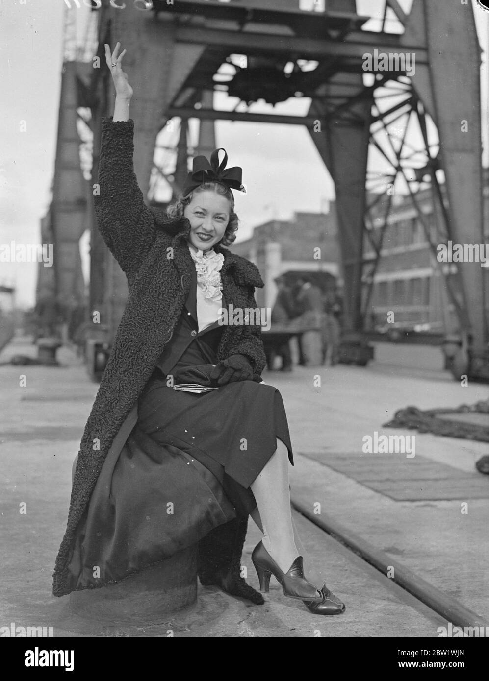 Ballerina arrives in England to appear in Coronation Opera. Irena Baronova, the ballerina, arrived at Southampton on the liner 'Normandie' from America. She is to appear in Coronation Opera at Covent Garden. Photo shows, Irena Baronova on arrival at Southampton. 19 April 1937 Stock Photo