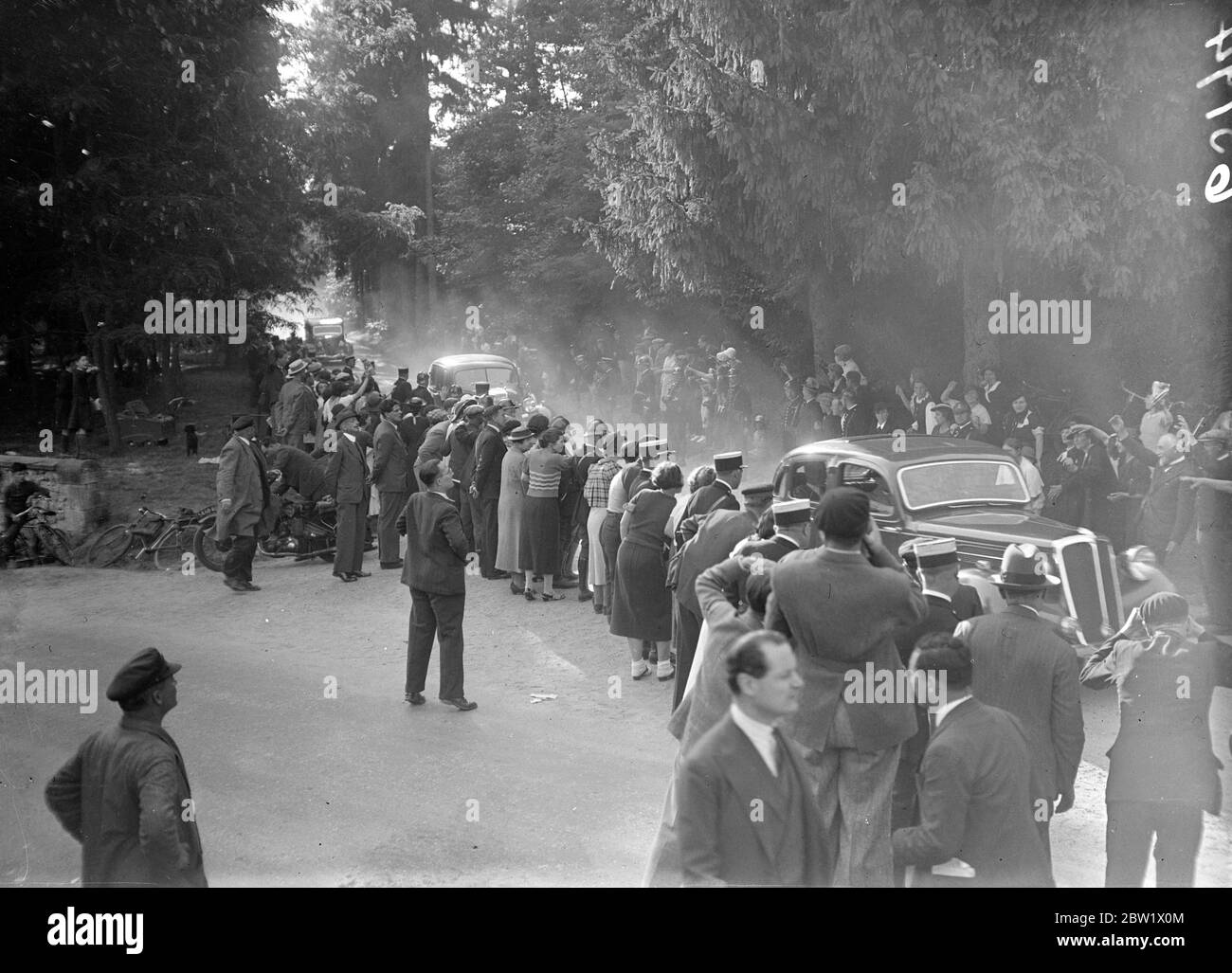 The Duke and Duchess of Windsor's departure on honeymoon. The Duke and Duchess of Windsor [ former Mrs Wallis Warfield and Simpson ] cheered by a crowd outside the Chateau the Cande, near Tours as they left. Photo shows: The car with the Duke and Duchess of Windsor leaving the gates of Château de Candé as they set off on their honeymoon. 4 June 1937 [?] Stock Photo