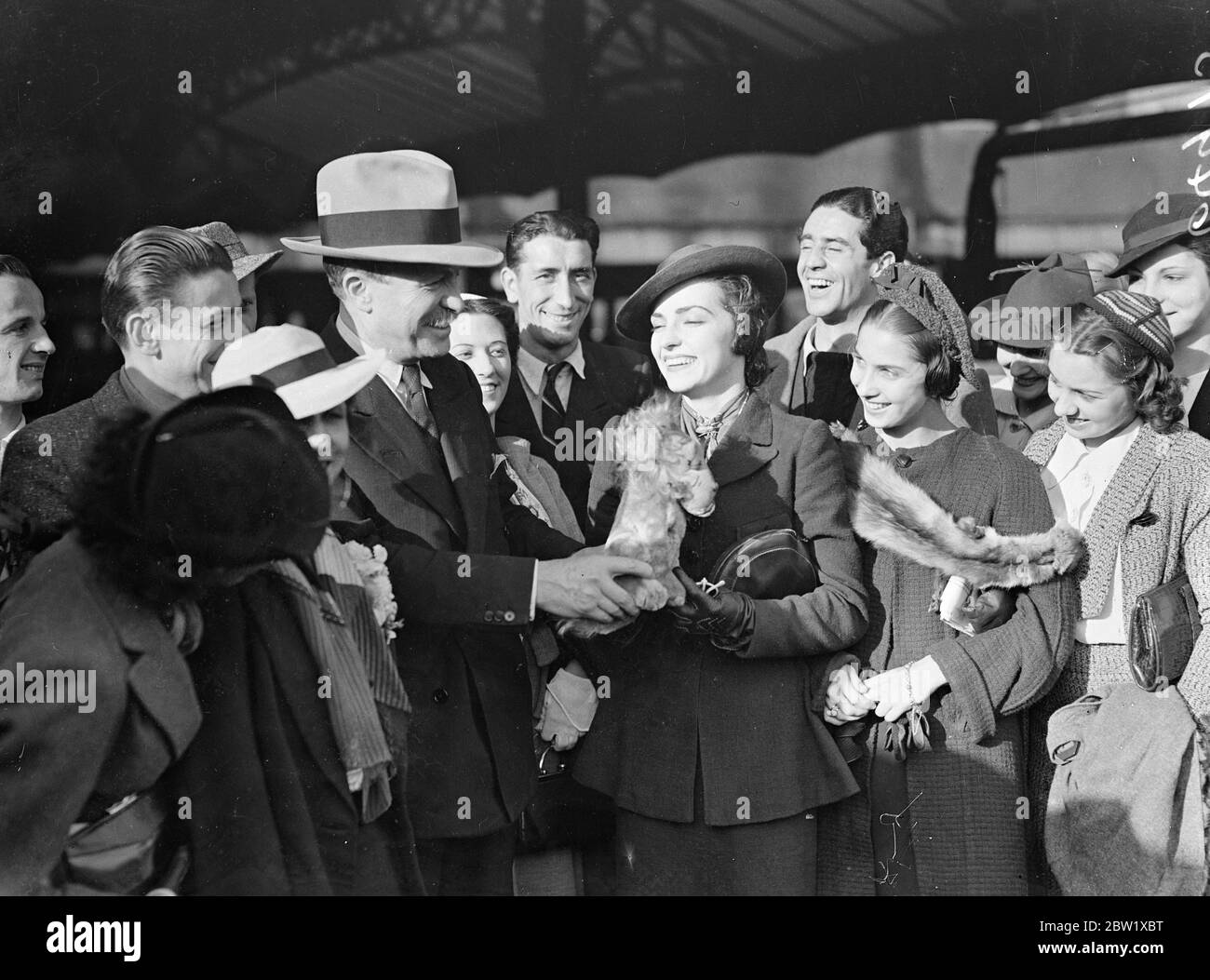 Russian ballet arrives in London to dance before Queen Mary. Members of the Russian ballet who are to appear before Queen Mary and the Duchess of Kent in London next Monday arrived at Victoria station from Paris. They they were met by the director, M Rene Blum, who is a brother of France's Socialist Premier. Photo shows, M Rene Blum presenting a lion mascot to Nana Gollner when the Russian ballet arrived at Victoria. 28 May 1937 Stock Photo